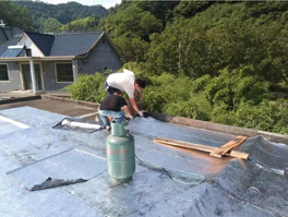 農(nóng)村平房房頂裂縫漏水如何防水維修呢？
