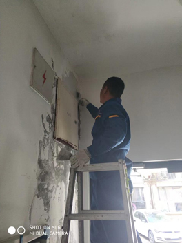 房間墻壁滲水發(fā)霉潮濕怎么處理？
